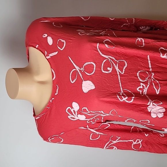 Chalet et ceci Mackenzie Top in Carmine Print ~ Crinkle Top - Picture 4 of 16